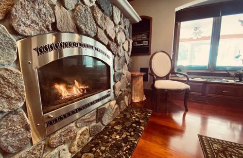 Charlevoix House | Private Beach Pool Table HUGE views gas grill