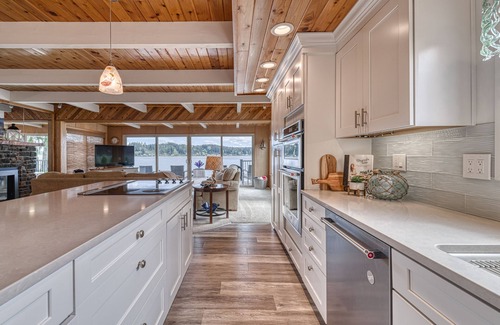 Allyn House | Private Beachfront Home w/Hot Tub - Walk to Restaurants, Coffee and More!