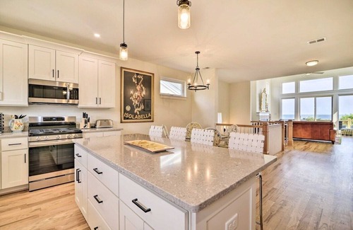 East Ocean View House | Private Beachfront Modern Villa: Outdoor Shower!