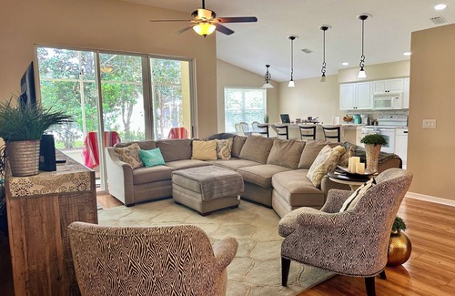 Port Malabar House | Private Bedroom and Bathroom in Palm Bay 2 pools, tennis courts, biking/walking