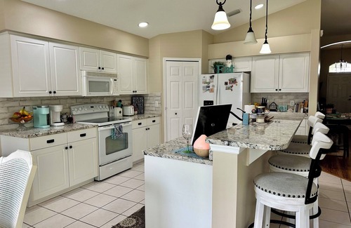 Port Malabar House | Private Bedroom and Bathroom in Palm Bay 2 pools, tennis courts, biking/walking