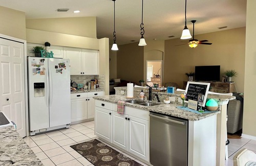 Port Malabar House | Private Bedroom and Bathroom in Palm Bay 2 pools, tennis courts, biking/walking