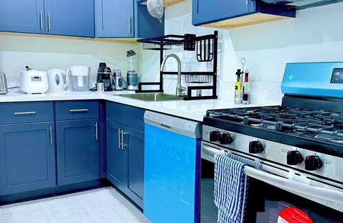 Venice Canals Apartment | Private bedroom in Venice Beach