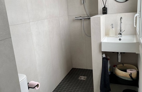 Bron Bed & Breakfast | Private bedroom plus shower room and toilet