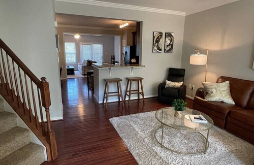 Charlottesville House | Private Bedroom in Mountainview Townhouse