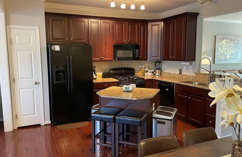 Charlottesville House | Private Bedroom in Mountainview Townhouse