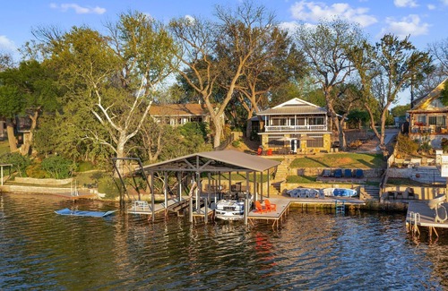 Burnet House | Private Boat Launch | Lakefront | Putting Green | Firepit