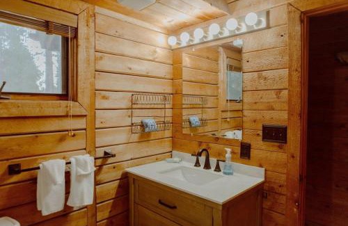 Thompsonville House | Private Cabin-Shuttle Pass Included!