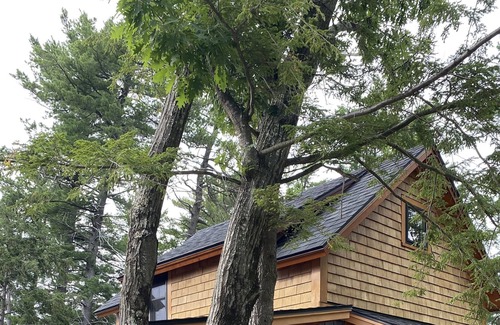 West Alton Cottage | Private Cabin with Lake View and Beach Access