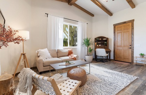 Escondido Cottage | Private Casita close to beaches & hiking