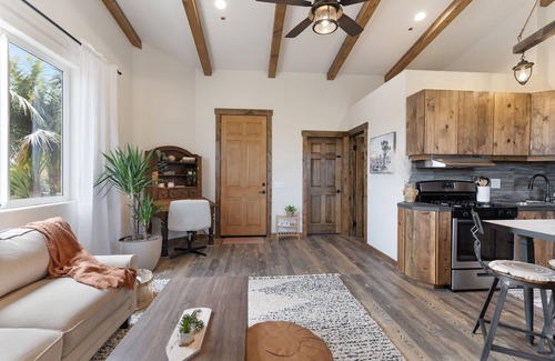 Escondido Cottage | Private Casita close to beaches & hiking