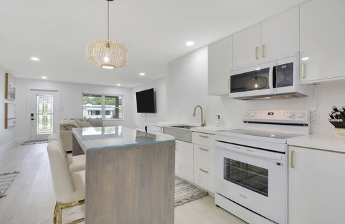 Jensen Beach House | Private Coastal Retreat walking distance to downtown Jensen Beach Sleeps 6