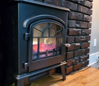 North Central Edmonton Apartment | PRIVATE & COMFORTABLE Full house near Royal Alexandra Hospital Stadium Downtown & Mall Access