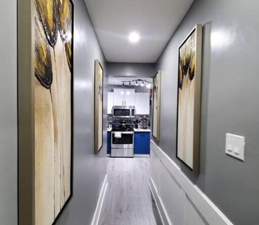 North Central Edmonton Apartment | PRIVATE & COMFORTABLE Full house near Royal Alexandra Hospital Stadium Downtown & Mall Access