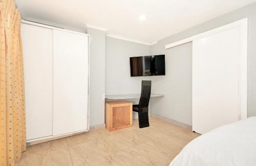 Greater Johannesburg Metropolitan Area House | Private, Cosy and Stylish Stay at Nest24 Evans Park