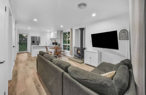 Robin Hill House | Private cottage - Fire pit, Games and BBQ Bathurst