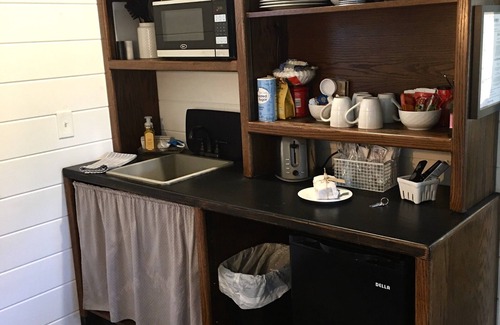 Detroit Cottage | Private cottage situated on 6.5 acres, beautiful sunrises, pond, fishing & more.