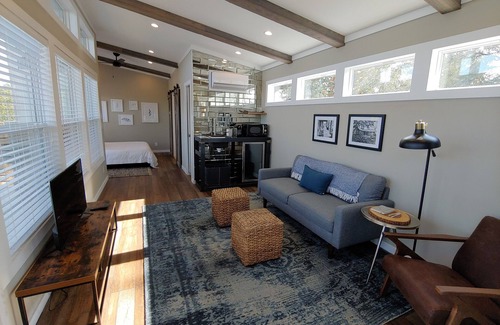 Kyle Hotel | Private cottage with pool & hot tub