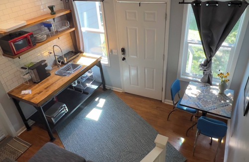 Chosewood Park Apartment | Private + Cozy Guest House in The Heart of Atlanta