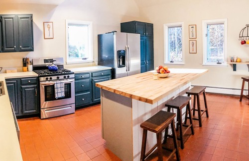 Moscow House | Private, Cozy, Stowe Home Perfect for Any Adventure