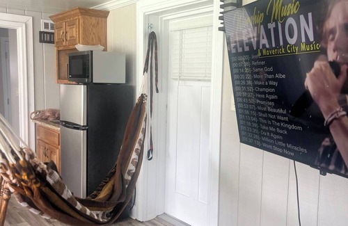 Harvest Apartment | Private cozy unit with a sunroom & kitchenette!