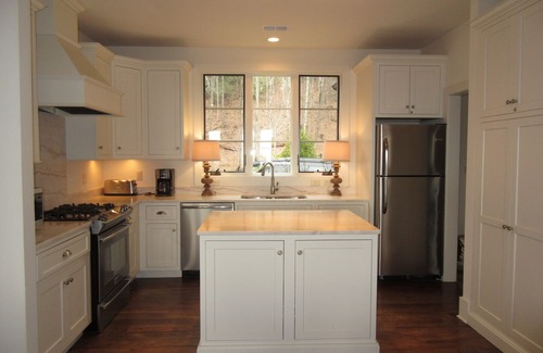 Sapphire Cottage | Private custom home! Spectacular view/fire pit! Gated community with waterfalls.