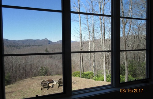 Sapphire Cottage | Private custom home! Spectacular view/fire pit! Gated community with waterfalls.