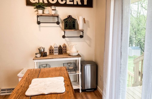Severna Park House | Private deck, backyard and dog-friendly just 12 minutes to Annapolis