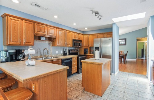 Terrell House | Private dock, hot tub, game room, paddle boat & fire pit!