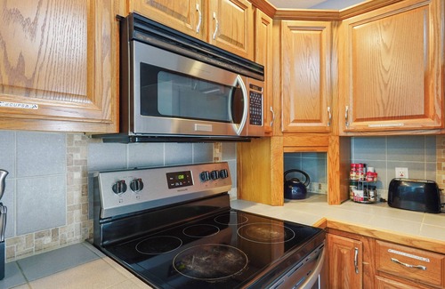 Terrell House | Private dock, hot tub, game room, paddle boat & fire pit!