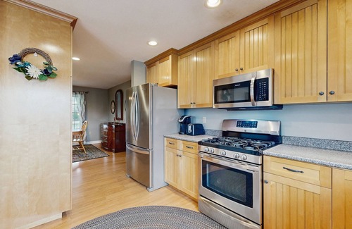 Lancaster House | Private Dog-friendly home: w/hot tub, fireplace, mountain views & trails