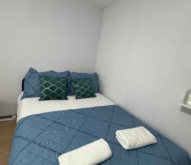 Mortlake House | Private Double and Triple Room North London