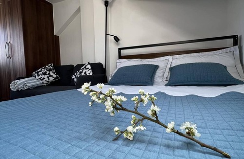Norwood Green House | Private Double Loft Room with Private Bathroom
