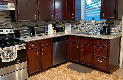 Southeast Houston Apartment | PRIVATE DUPLEX #2 KING BED/Houston/Pasadena/Hobby/Clear Lake/Galveston/