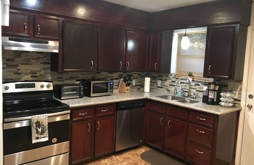 Southeast Houston Apartment | PRIVATE DUPLEX #2 KING BED/Houston/Pasadena/Hobby/Clear Lake/Galveston/