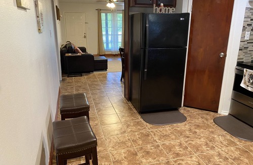 Southeast Houston Apartment | PRIVATE DUPLEX #2 KING BED/Houston/Pasadena/Hobby/Clear Lake/Galveston/