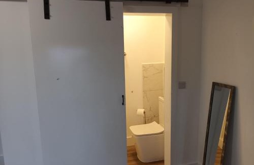 Ipswich House | Private En-Suite Room by Christchurch Park