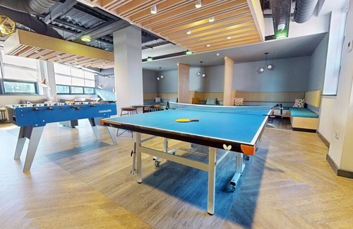 Lincoln Apartment | Private Ensuite in Stylish Apartment at Pavilions