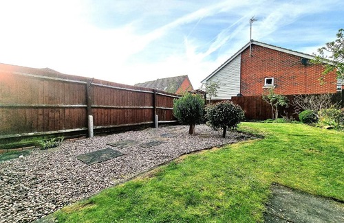 Hamilton House | Private Ensuite Room in Modern Home near General Hospital