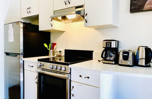 Harvie Heights Condo | PRIVATE Entrance, Mountain View ,2 BR/1.5 BT