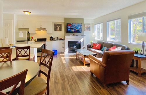 Harvie Heights Condo | PRIVATE Entrance, Mountain View ,2 BR/1.5 BT