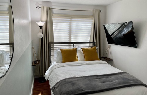 Meadow Hills House | Private Entrance, Central & Across the Street From State Park