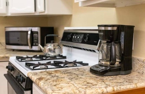 Midtown Sacramento House | Private entrance, Gated, Cozy, Comfyn