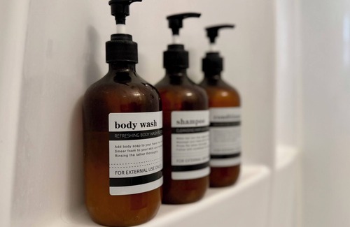 Los Angeles Apartment | Private Entry Studio with Modern Decor, Side Yard, Wifi, AC