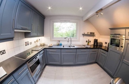 Marlow House | Private Estate Lake Lodge/Cabin Near River Thames