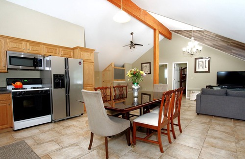 Newfoundland House | Private estate.Indoor saltwater heated Pool Tennis pickle ball &disc golf course