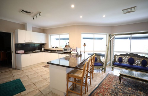 Kenthurst House | Private exclusive resort - 40 Min to City