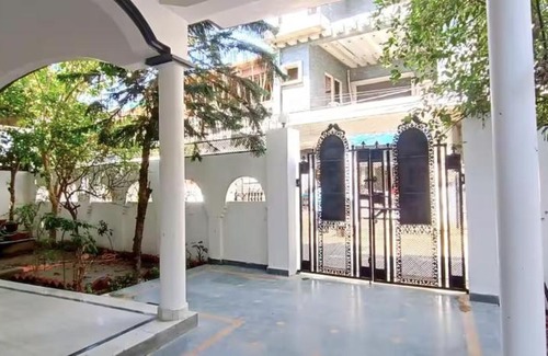 Indira Nagar House | Private Floor In A Bungalow