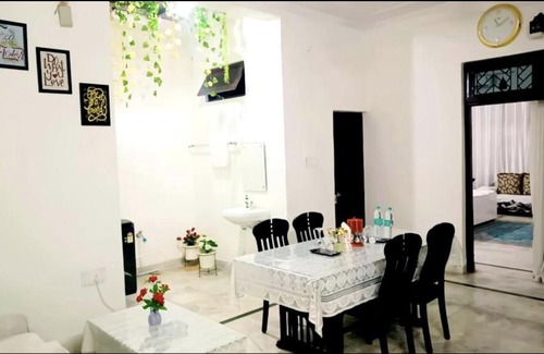 Indira Nagar House | Private Floor In A Bungalow