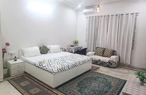 Indira Nagar House | Private Floor In A Bungalow